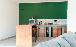 8 Bedroom House For Sale in Lagoon