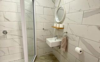 8 Bedroom House For Sale in Lagoon