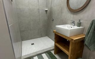 8 Bedroom House For Sale in Lagoon