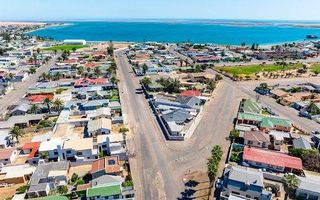 8 Bedroom House For Sale in Lagoon