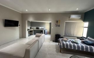 8 Bedroom House For Sale in Lagoon