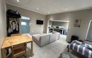 8 Bedroom House For Sale in Lagoon