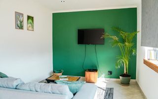 8 Bedroom House For Sale in Lagoon