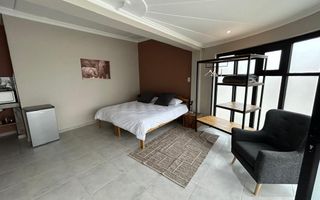 8 Bedroom House For Sale in Lagoon