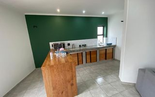 8 Bedroom House For Sale in Lagoon