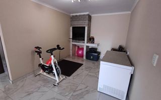 4 Bedroom House For Sale in Meersig
