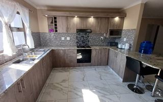 4 Bedroom House For Sale in Meersig