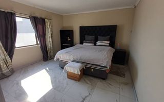 4 Bedroom House For Sale in Meersig