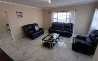 4 Bedroom House For Sale in Meersig