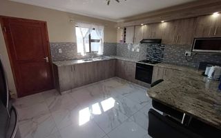 4 Bedroom House For Sale in Meersig