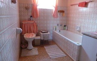 5 Bedroom House For Sale in Walvis Bay Central