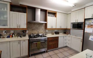 6 Bedroom House For Sale in Meersig