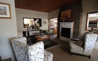 6 Bedroom House For Sale in Meersig