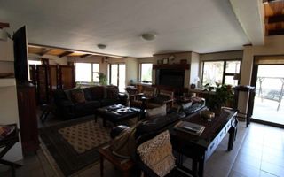 6 Bedroom House For Sale in Meersig