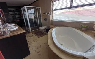 5 Bedroom House For Sale in Walvis Bay Central