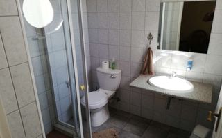 9 Bedroom House For Sale in Lagoon