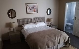 9 Bedroom House For Sale in Lagoon