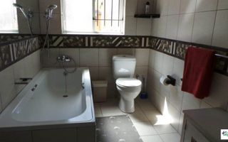 6 Bedroom House For Sale in Narraville