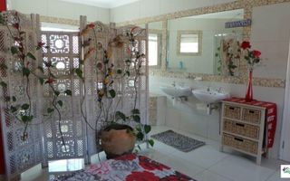6 Bedroom House For Sale in Narraville