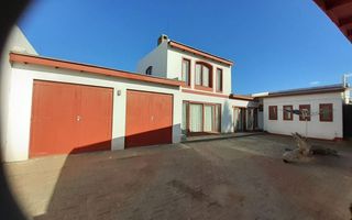 4 Bedroom House For Sale in Lagoon