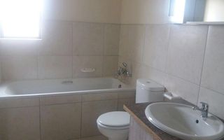 3 Bedroom Townhouse For Sale in Fairway Estate