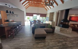 5 Bedroom House For Sale in Meersig