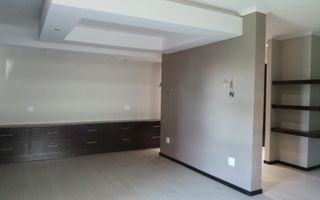 5 Bedroom House For Sale in Meersig