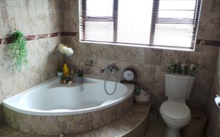 4 Bedroom House For Sale in Fairway Estate