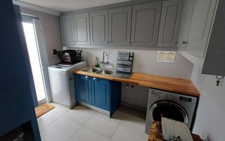 6 Bedroom House For Sale in Meersig