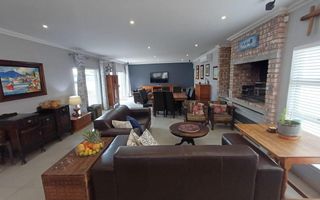 6 Bedroom House For Sale in Meersig