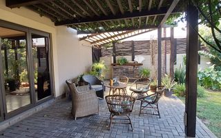 2 Bedroom House For Sale in Fairway Estate