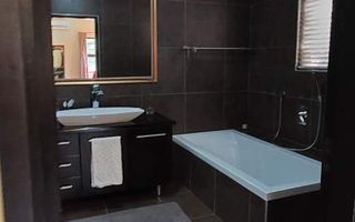 2 Bedroom House For Sale in Fairway Estate