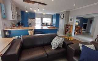 6 Bedroom House For Sale in Meersig