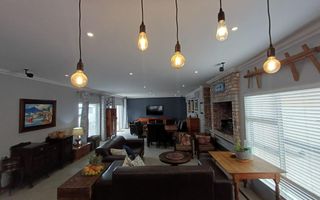 6 Bedroom House For Sale in Meersig