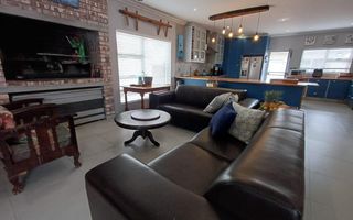 6 Bedroom House For Sale in Meersig