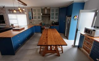 6 Bedroom House For Sale in Meersig