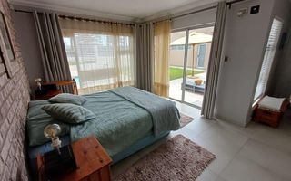 6 Bedroom House For Sale in Meersig