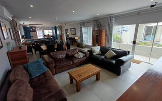 6 Bedroom House For Sale in Meersig