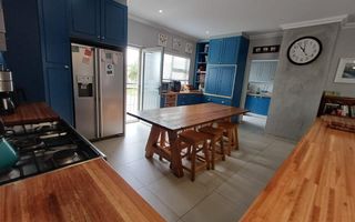 6 Bedroom House For Sale in Meersig