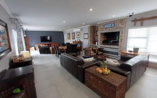 6 Bedroom House For Sale in Meersig