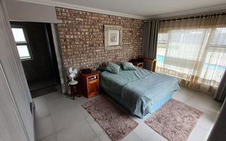 6 Bedroom House For Sale in Meersig