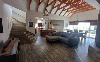 5 Bedroom House For Sale in Meersig