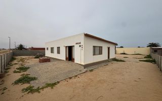 3 Bedroom House For Sale in Henties Bay Central
