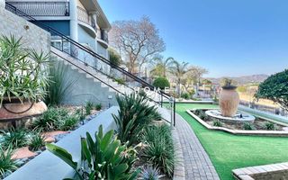 4 Bedroom House For Sale in Luxury Hill