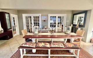 4 Bedroom House For Sale in Luxury Hill