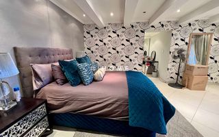 4 Bedroom House For Sale in Luxury Hill