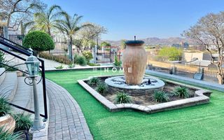 4 Bedroom House For Sale in Luxury Hill