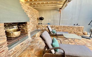 4 Bedroom House For Sale in Luxury Hill