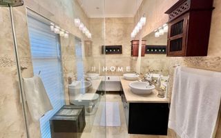 4 Bedroom House For Sale in Luxury Hill