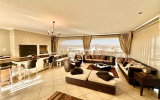 4 Bedroom House For Sale in Luxury Hill